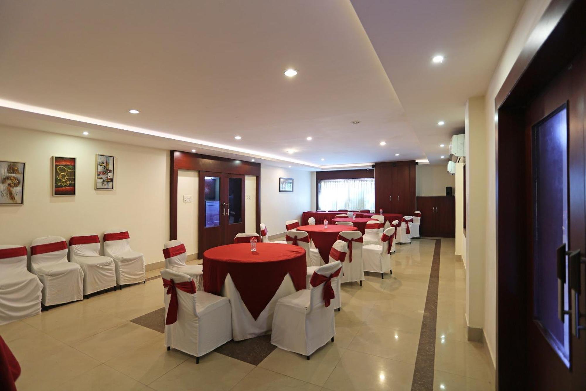 Oyo Stellar Resort Bhubaneswar Exteriör bild